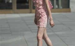 14岁女孩凯迪拉克视频